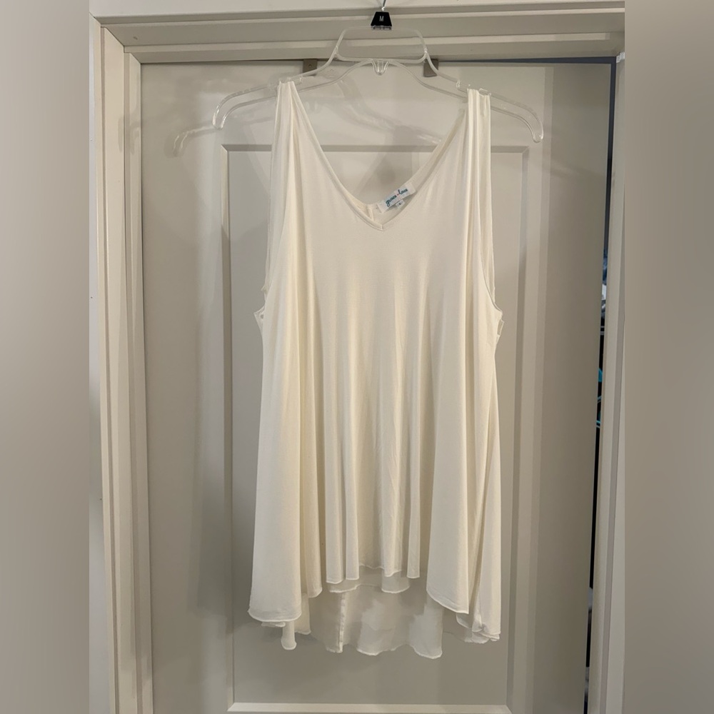 Women’s Grace & Lace Cream Flowy Tank Top in a Size Large